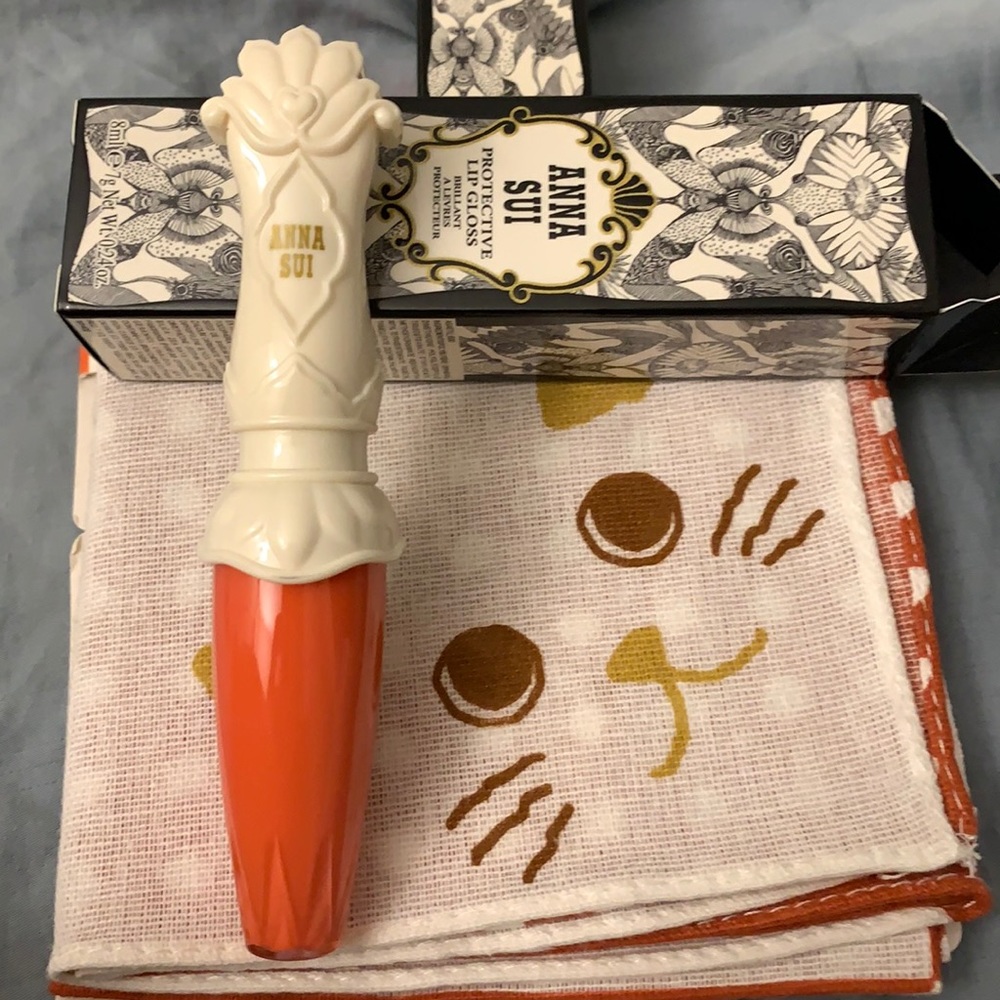 🆕👀rare hard to find Anna Sui protective lip gloss 600